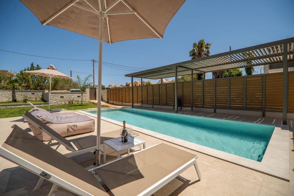 Pool view, Swimming pool, sunbed