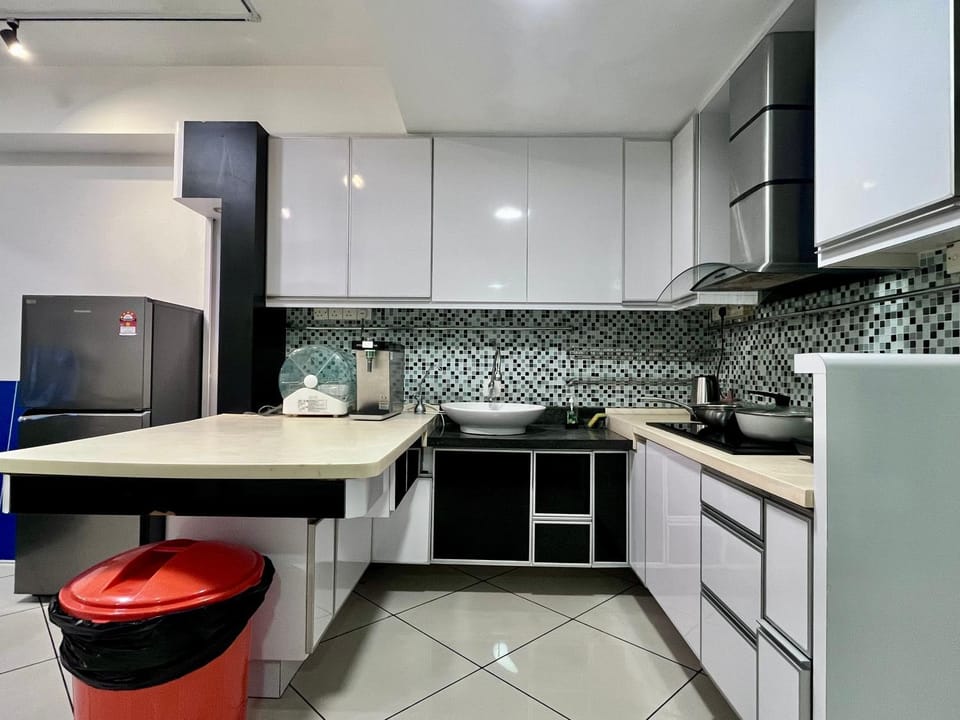 Permas Jaya -- Pool Table & Family Gathering #4BR4B #14 pax by Cowidea House in Johor Bahru