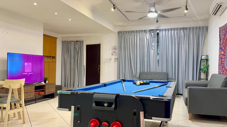Permas Jaya -- Pool Table & Family Gathering #4BR4B #14 pax by Cowidea House in Johor Bahru