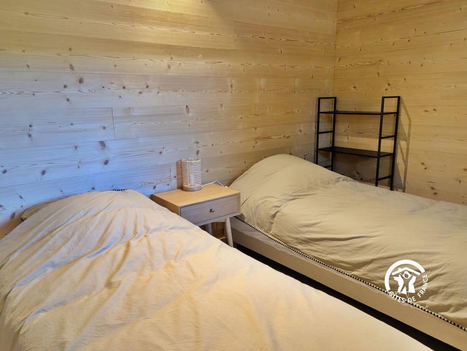 Chalet 26 Le Berthevin, Camping de Coupeau, 4 personnes House in Pays de la Loire