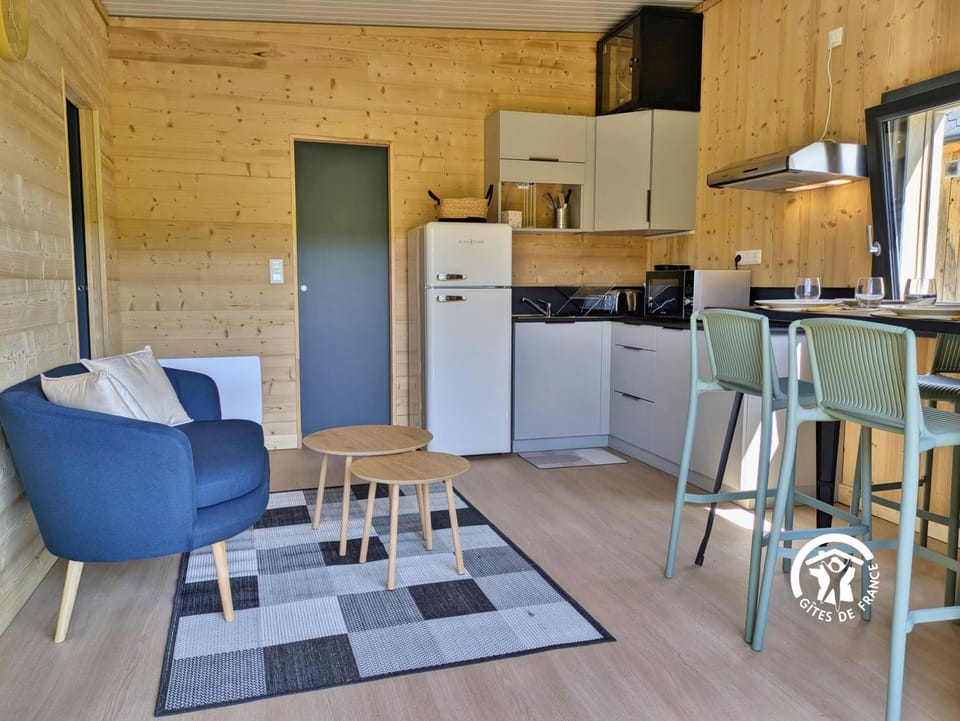 Chalet 26 Le Berthevin, Camping de Coupeau, 4 personnes House in Pays de la Loire