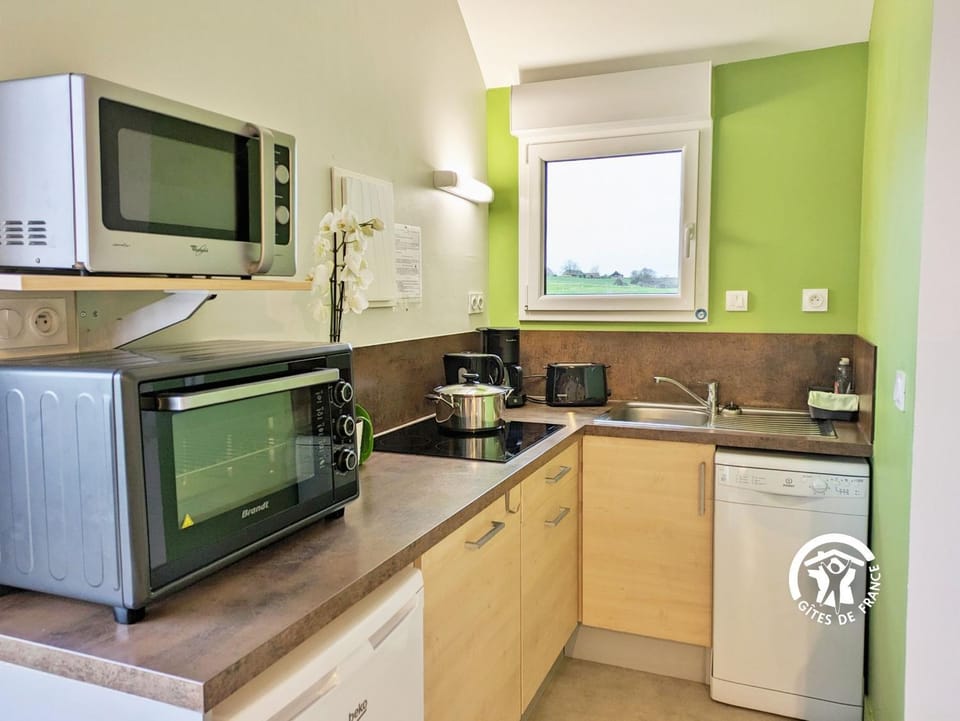 Kitchen or kitchenette, dishwasher, oven, pet friendly, stove, toaster