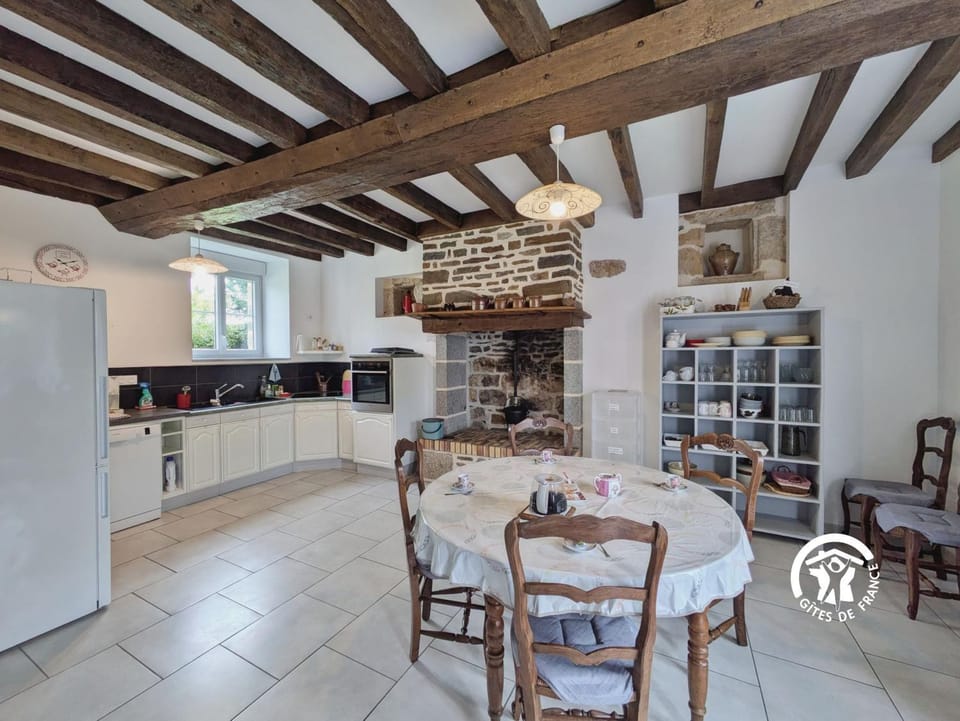 Kitchen or kitchenette, Dining area, dishwasher, oven, stove