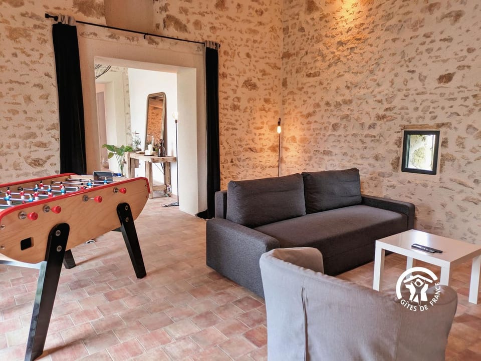 Game Room, Living room