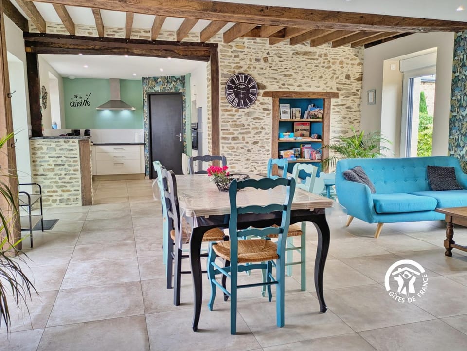 Kitchen or kitchenette, Living room, Dining area
