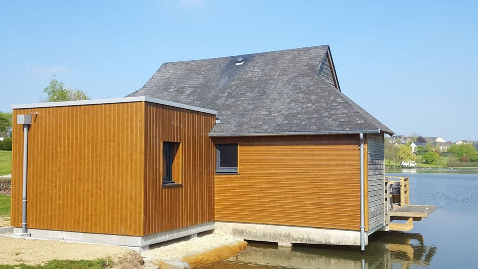 Property building, Day, Natural landscape, Fishing, Lake view, pet friendly