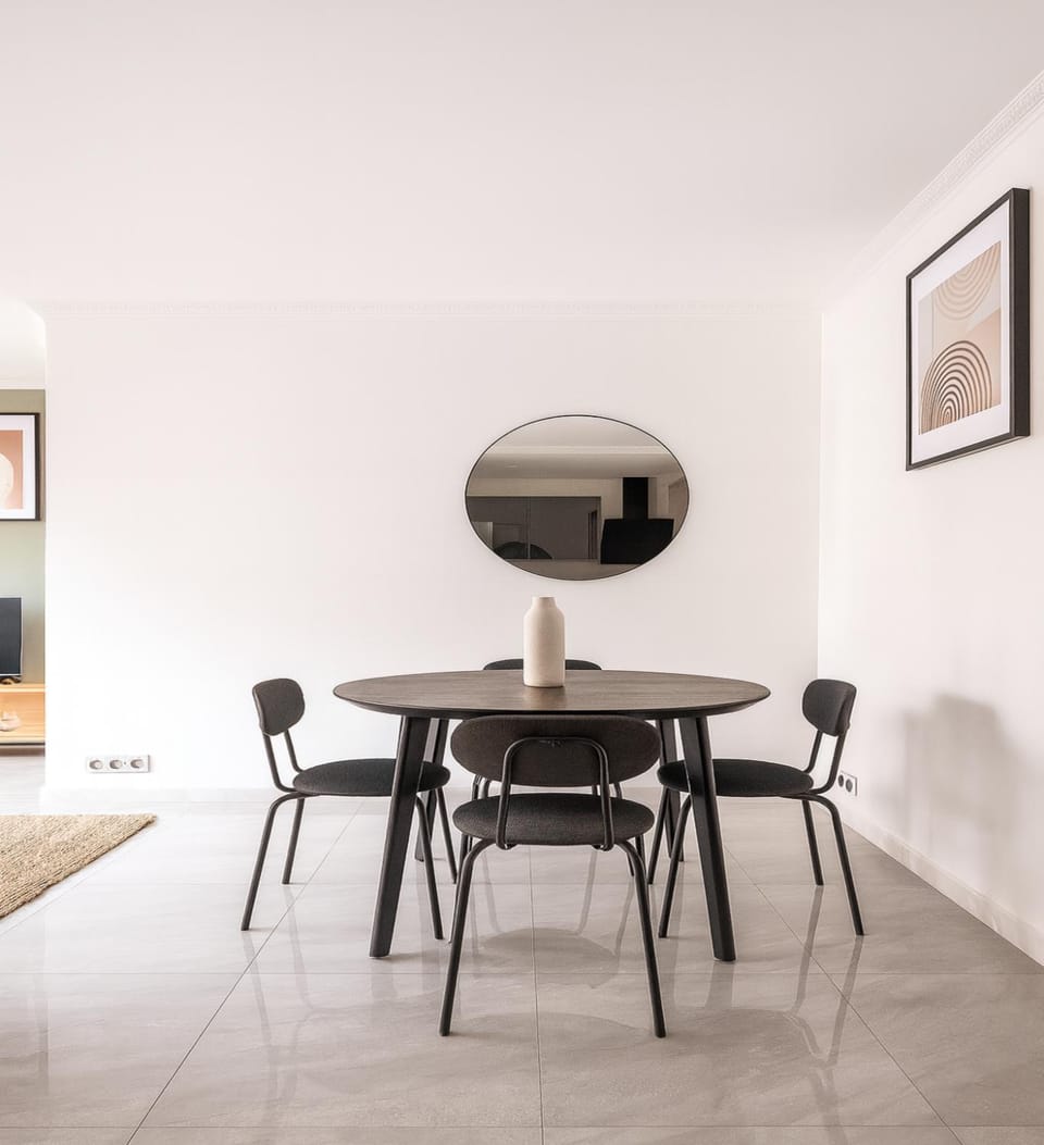 Seating area, Dining area