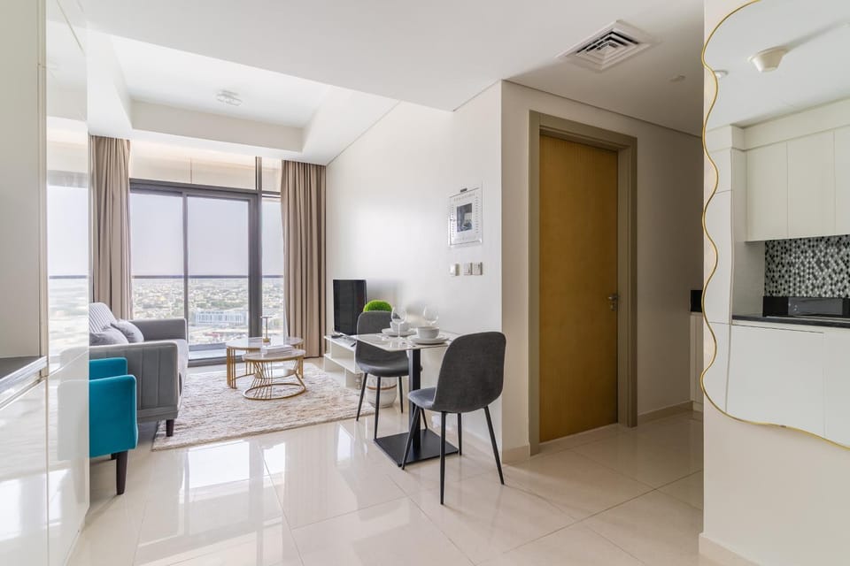 Modern 1BR in Aykon City - Near Burj Khalifa & Canal Apartment in Dubai