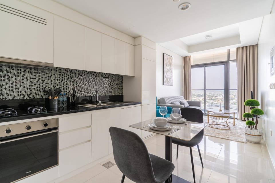 Modern 1BR in Aykon City - Near Burj Khalifa & Canal Apartment in Dubai