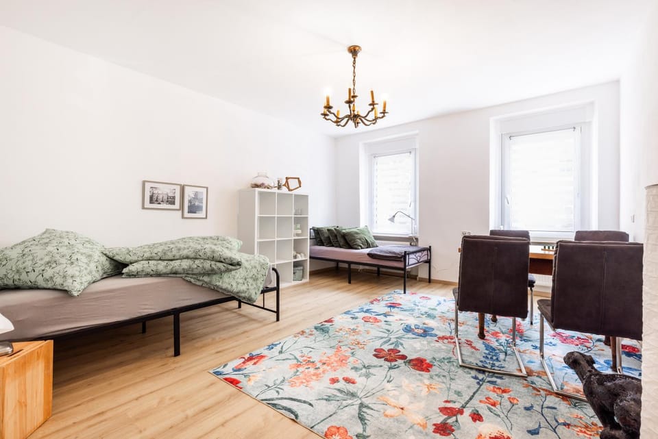 Bed, Living room, Dining area, Bedroom