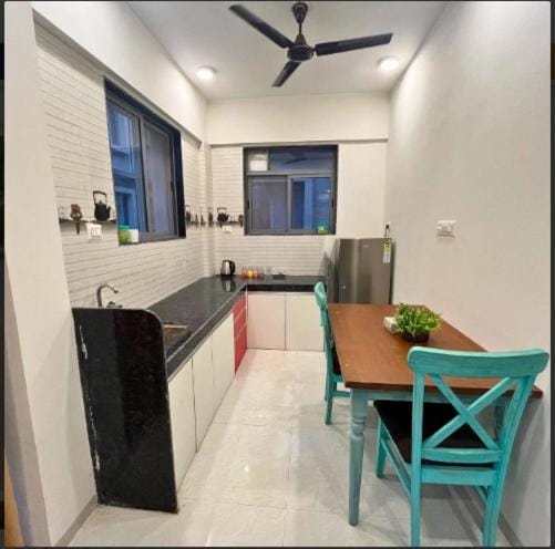 Kitchen or kitchenette, Seating area