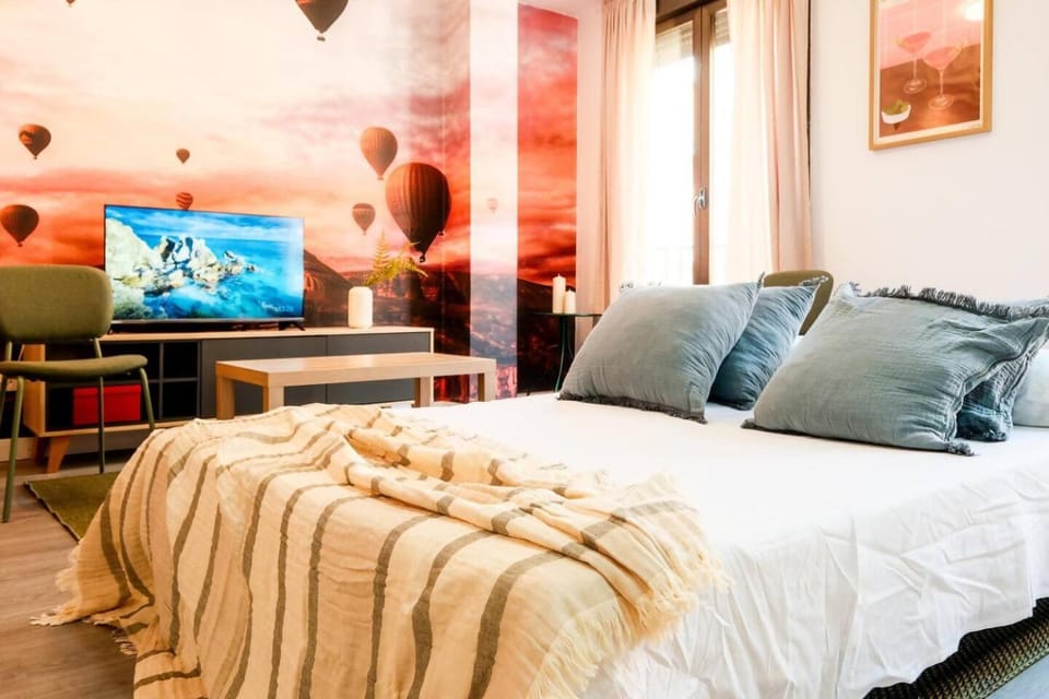 Balloon House Casco Antiguo WiFi 4 Pax Nespresso Apartment in Zaragoza