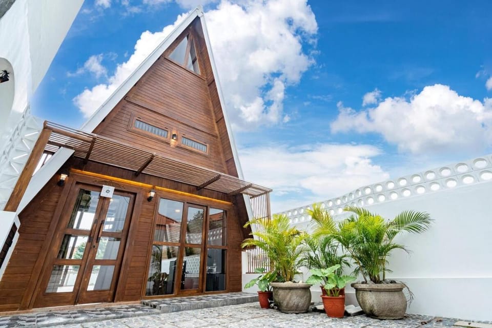 Property building, Day, Garden, Garden view