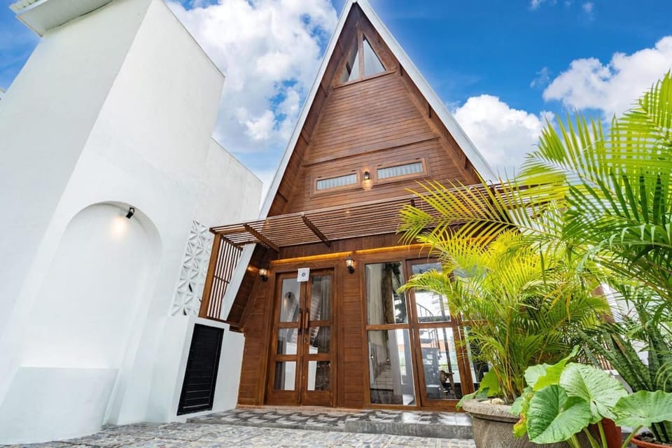 Property building, Day, Garden, Garden view
