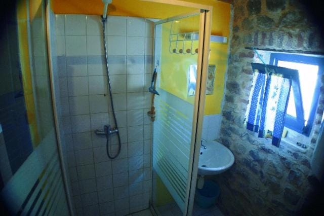 Gîte #6, 4 Pers, Domaine De Ribiere Apartment in Grospierres