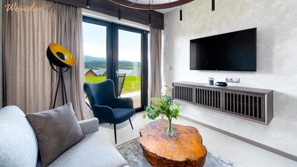TV and multimedia, Living room, Seating area, Evening entertainment