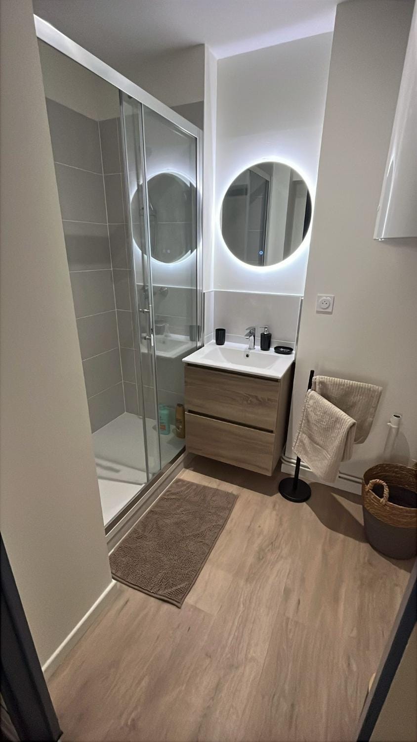 Shower, Bathroom, Living room, Seating area, wardrobe