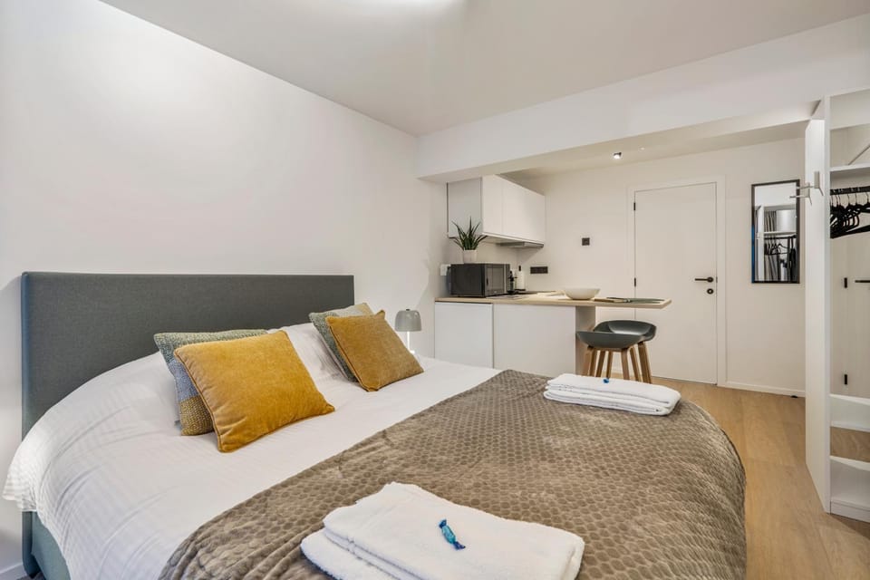 Bed, Kitchen or kitchenette