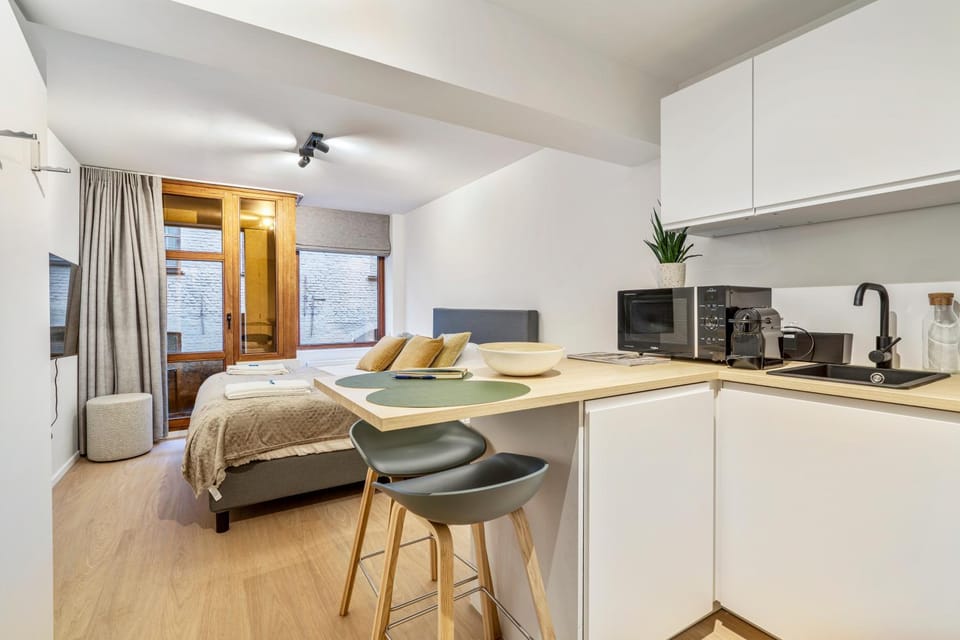 Bed, Kitchen or kitchenette