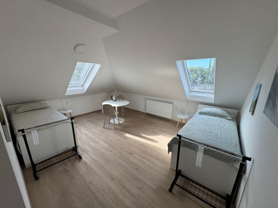 Bed, Photo of the whole room, Seating area, Bedroom