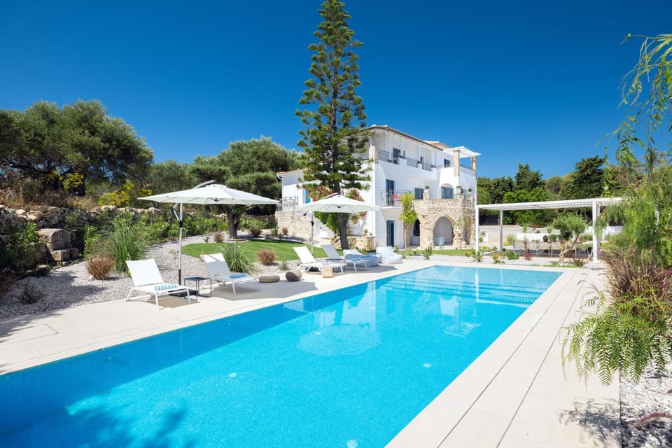 Property building, Garden, Swimming pool