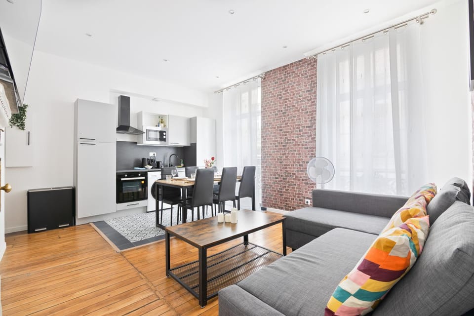 Kitchen or kitchenette, Living room, Seating area, Dining area, oven, stove