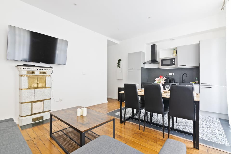 Kitchen or kitchenette, Living room, Seating area, Dining area, oven, stove