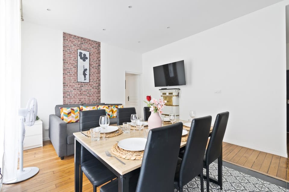 Living room, Seating area, Dining area