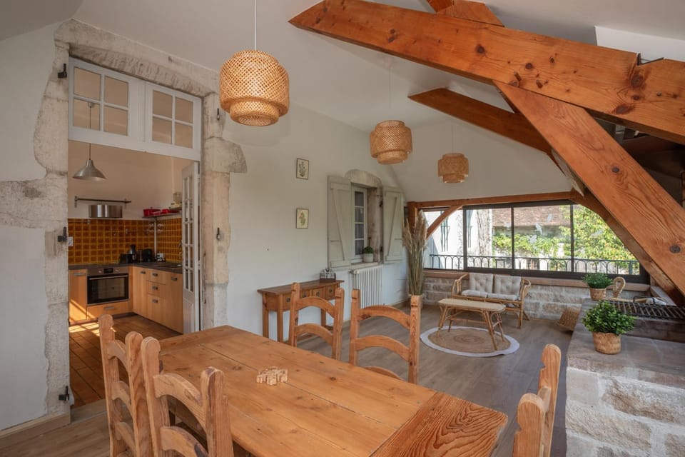 Living room, Seating area, Dining area, internet