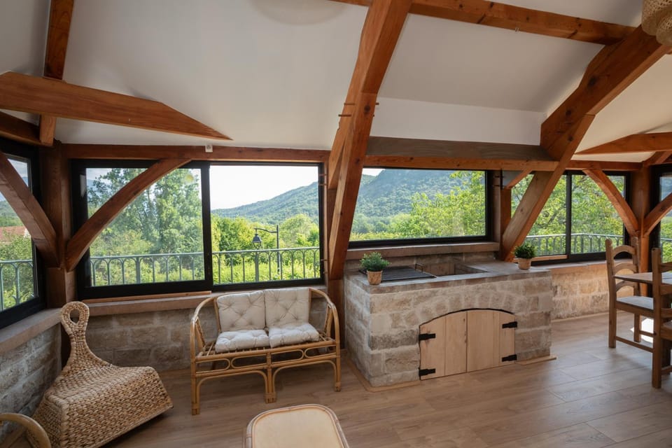 Patio, Natural landscape, View (from property/room), Balcony/Terrace, Living room, Seating area, Mountain view, internet