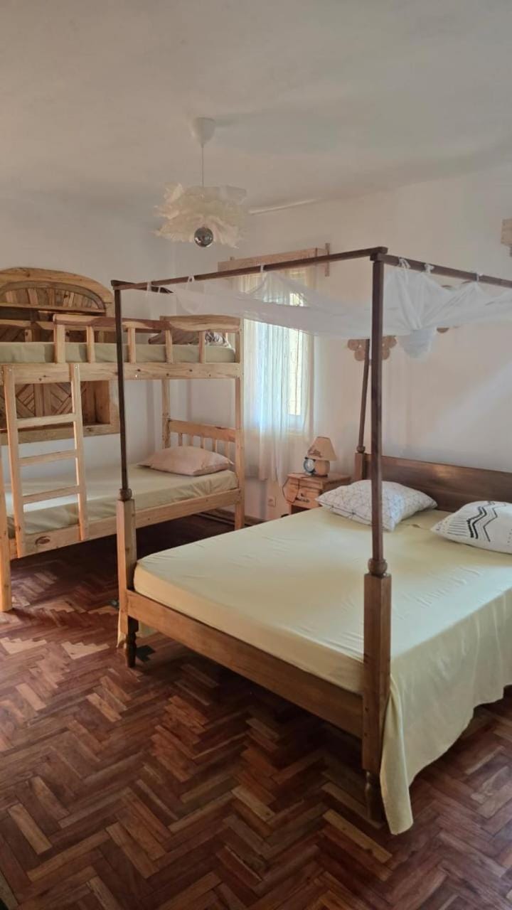 Bed, Photo of the whole room, bunk bed