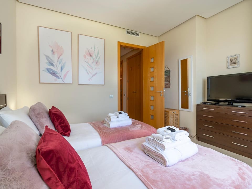 TV and multimedia, Bedroom, towels, wardrobe