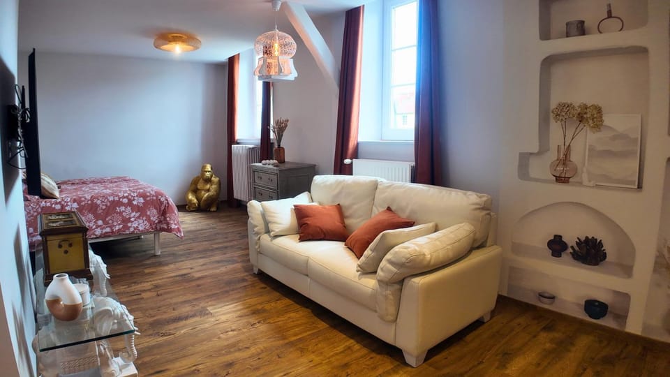 Bed, Living room, Photo of the whole room
