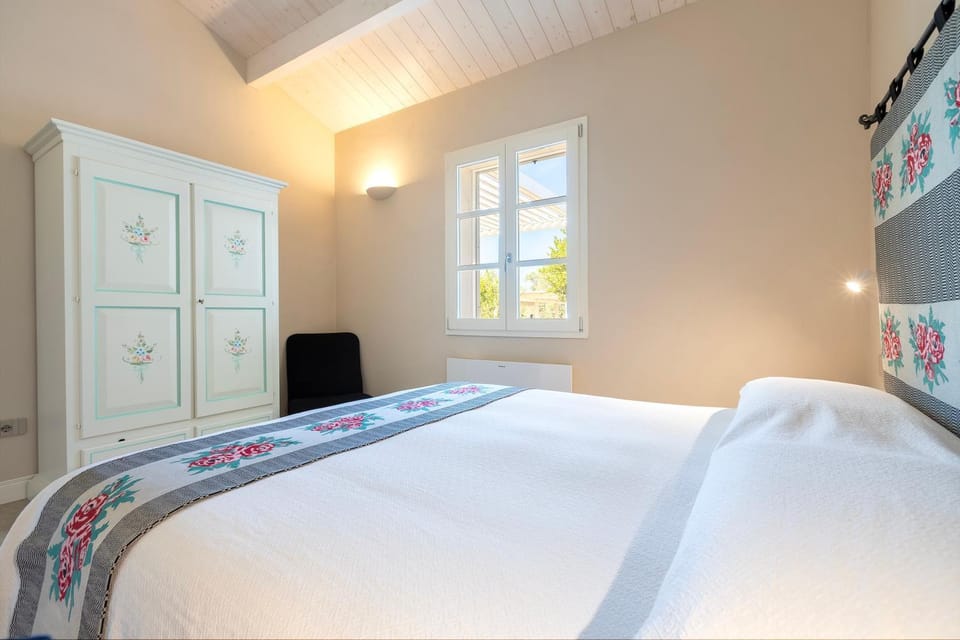 Property building, Living room, Bedroom