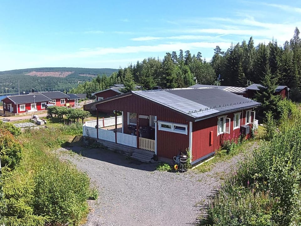 Property building, Natural landscape, View (from property/room), Hiking, Hiking, Lake view, Mountain view, Parking