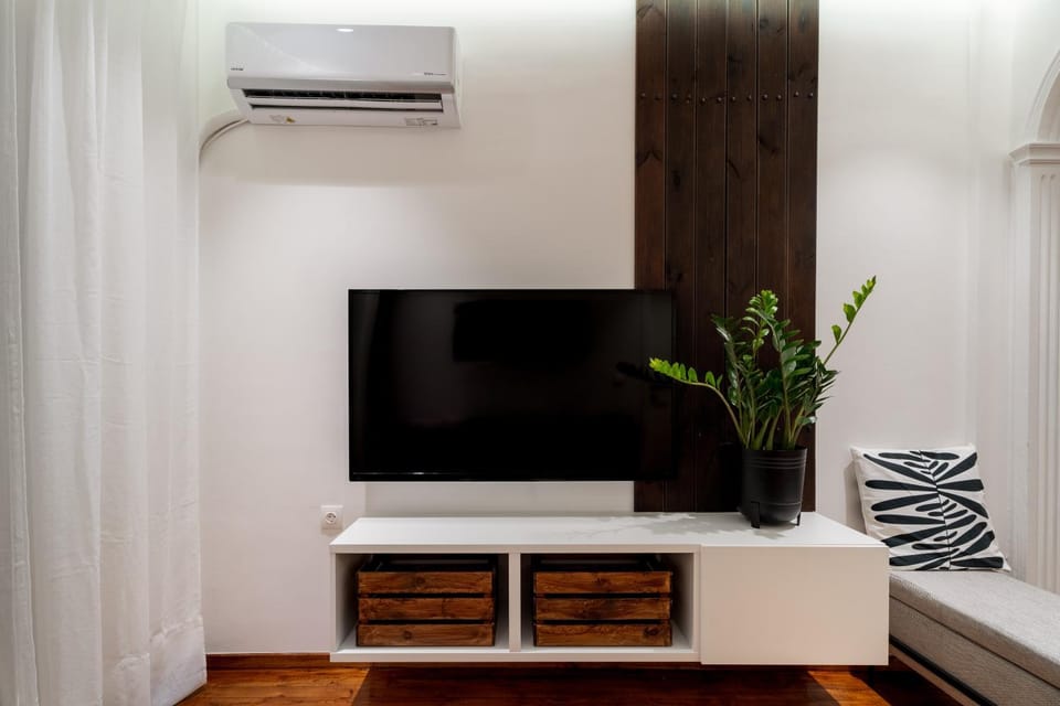 TV and multimedia, air conditioner
