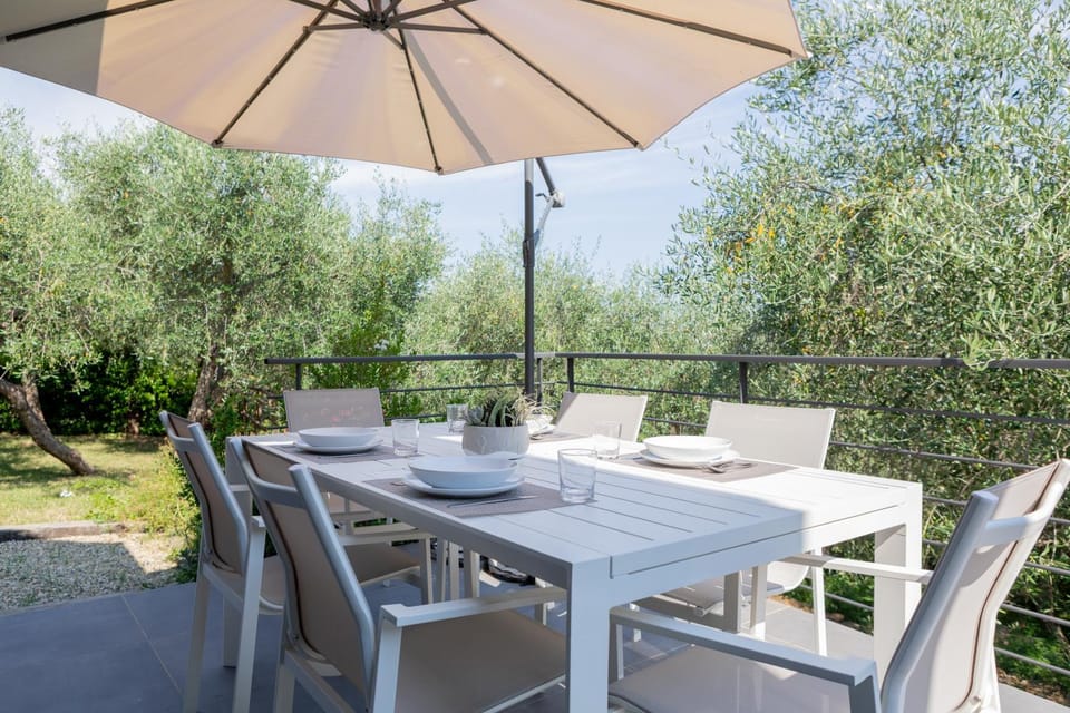 Patio, Day, Garden, View (from property/room), Balcony/Terrace, Dining area, Garden view
