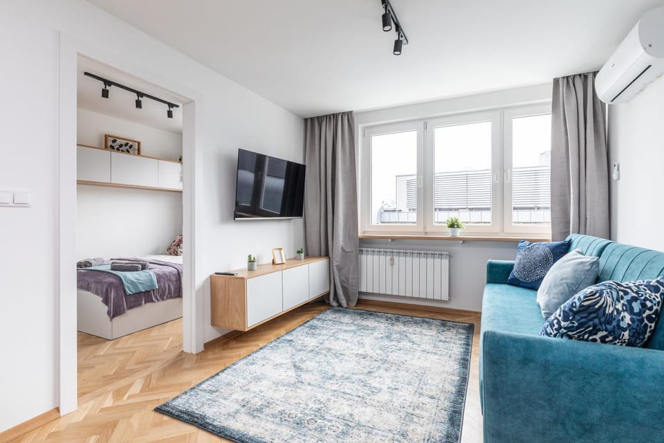 TV and multimedia, Living room, Seating area, Evening entertainment, internet