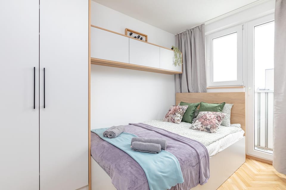 Bed, Photo of the whole room, Bedroom, towels, wardrobe