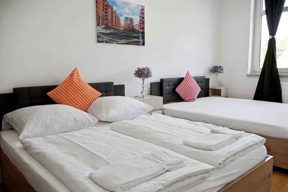 Bed, Day, Photo of the whole room, Bedroom, bunk bed, towels