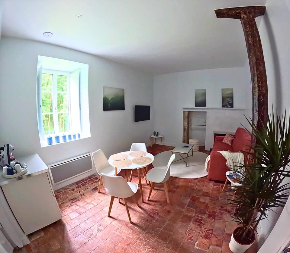 Gîte Eugène Süe - cuisine fermée Apartment in Bourgogne-Franche-Comté