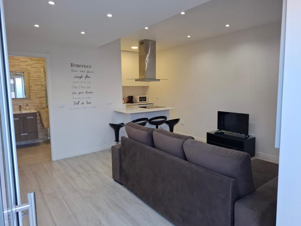 TV and multimedia, Living room, microwave, stove
