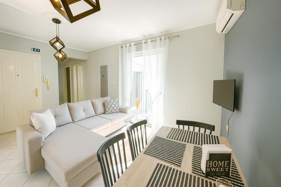 Living room, Photo of the whole room, Seating area, Dining area