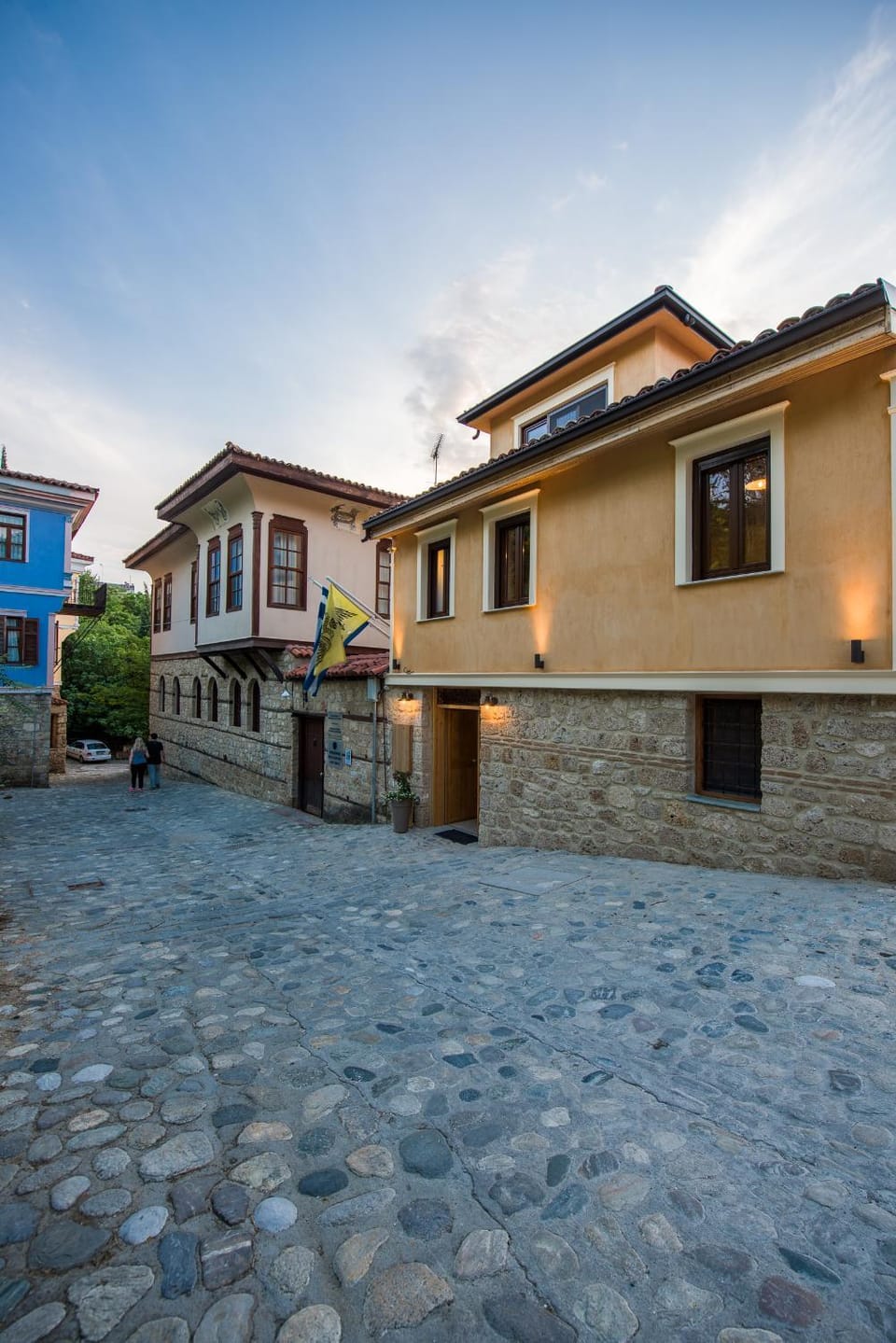 Neighbourhood, Location, Quiet street view