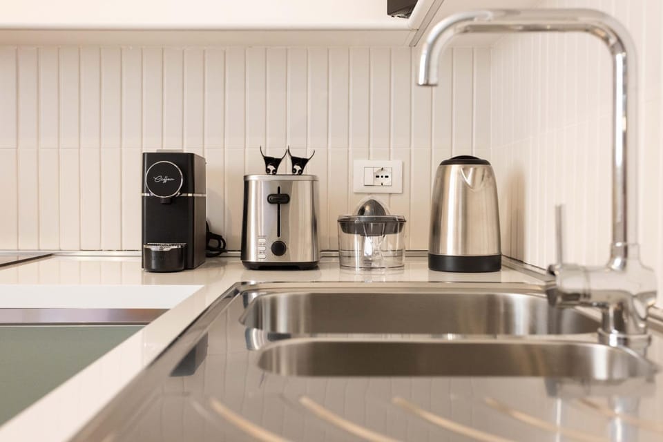 Coffee/tea facilities, kitchen
