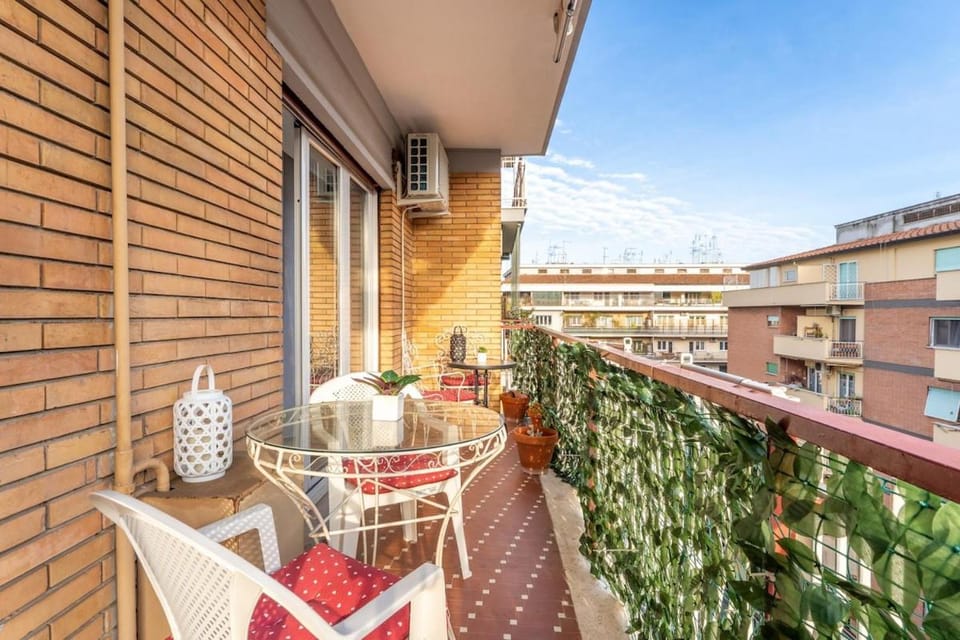 View (from property/room), Balcony/Terrace, Dining area