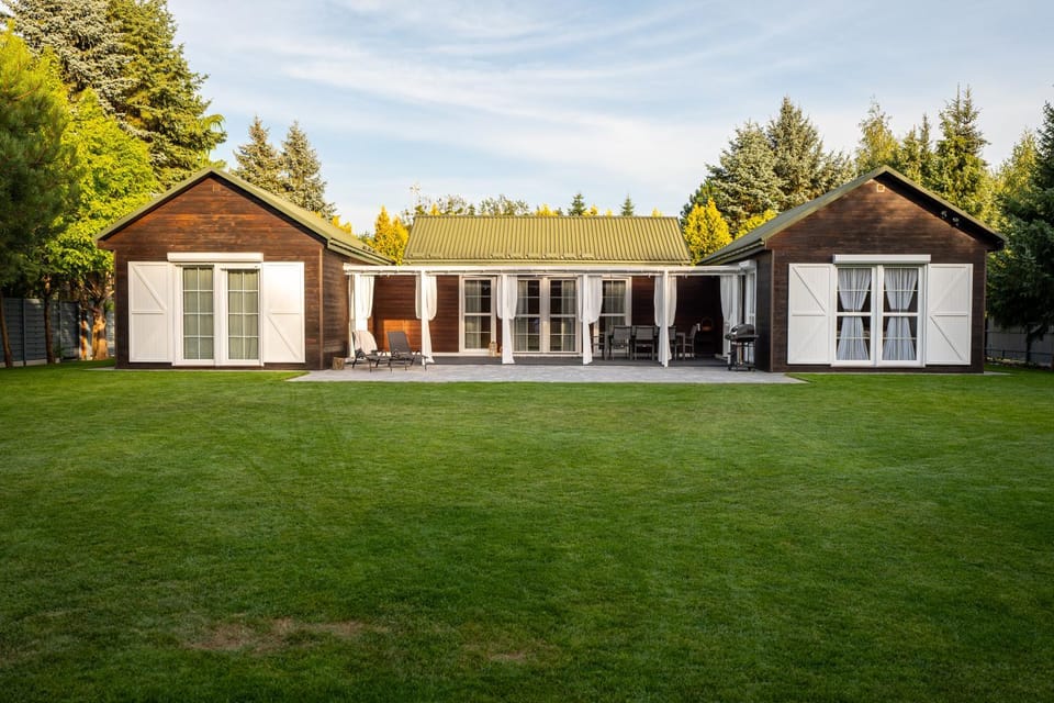 Property building, Day, Natural landscape, Garden, Garden view