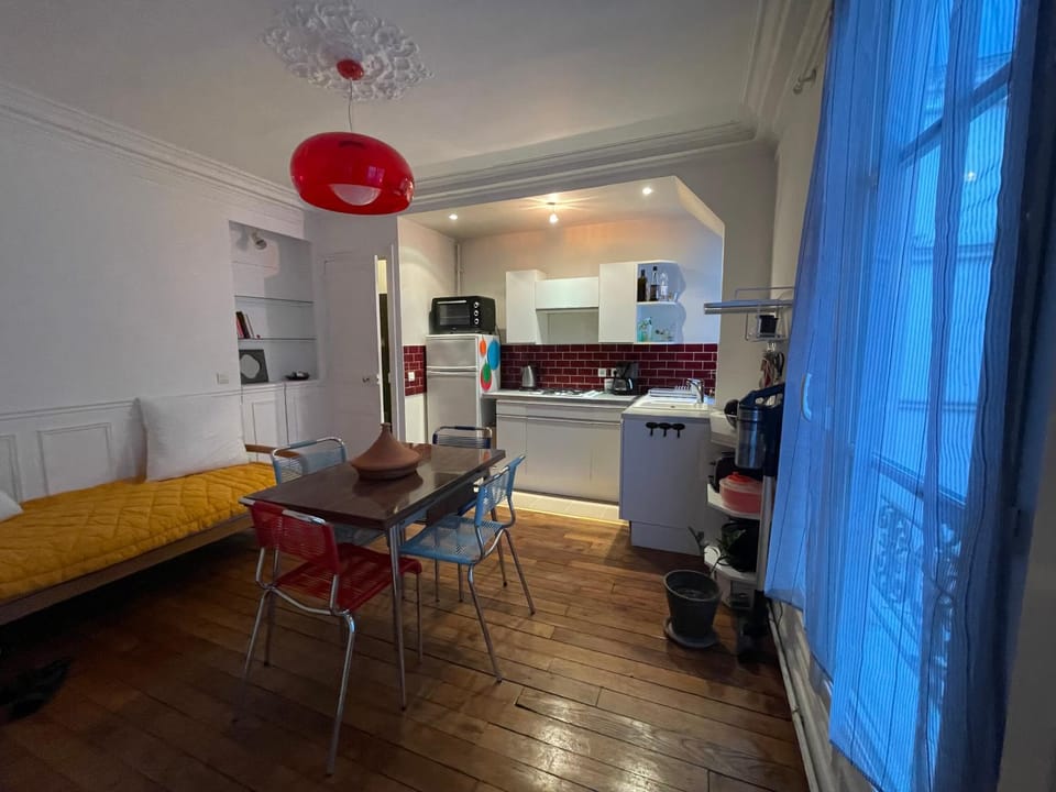 Love Montmartre Apartment in Paris