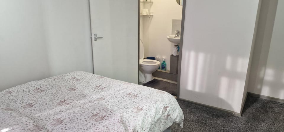 Ensuite Room Vacation rental in Dartford
