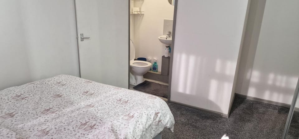 Ensuite Room Vacation rental in Dartford